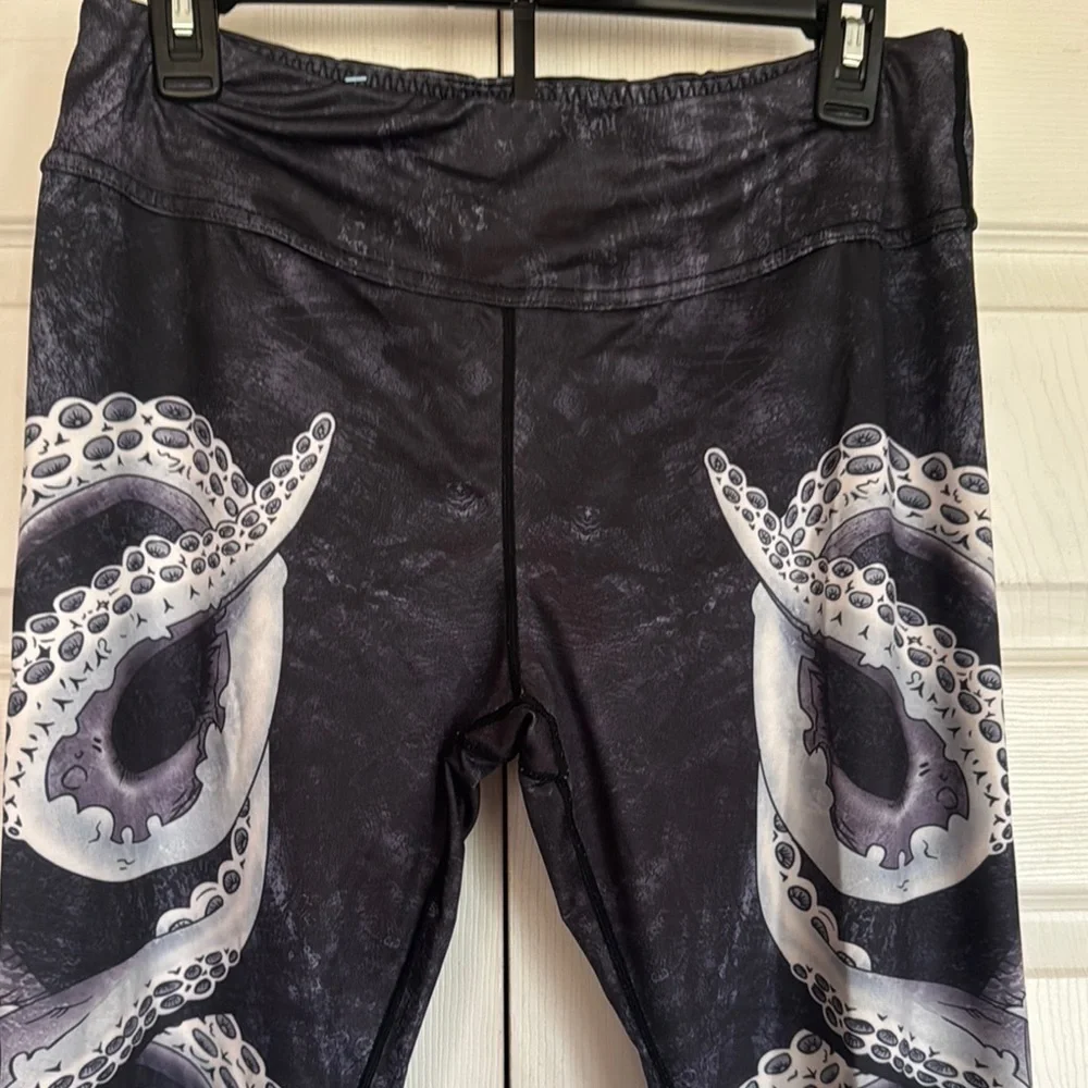 Octopus Tentacle Print Yoga Leggings - Black and Gray